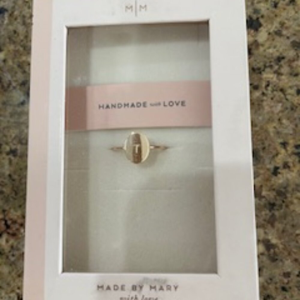 Magnolia Initial Ring letter T size 6